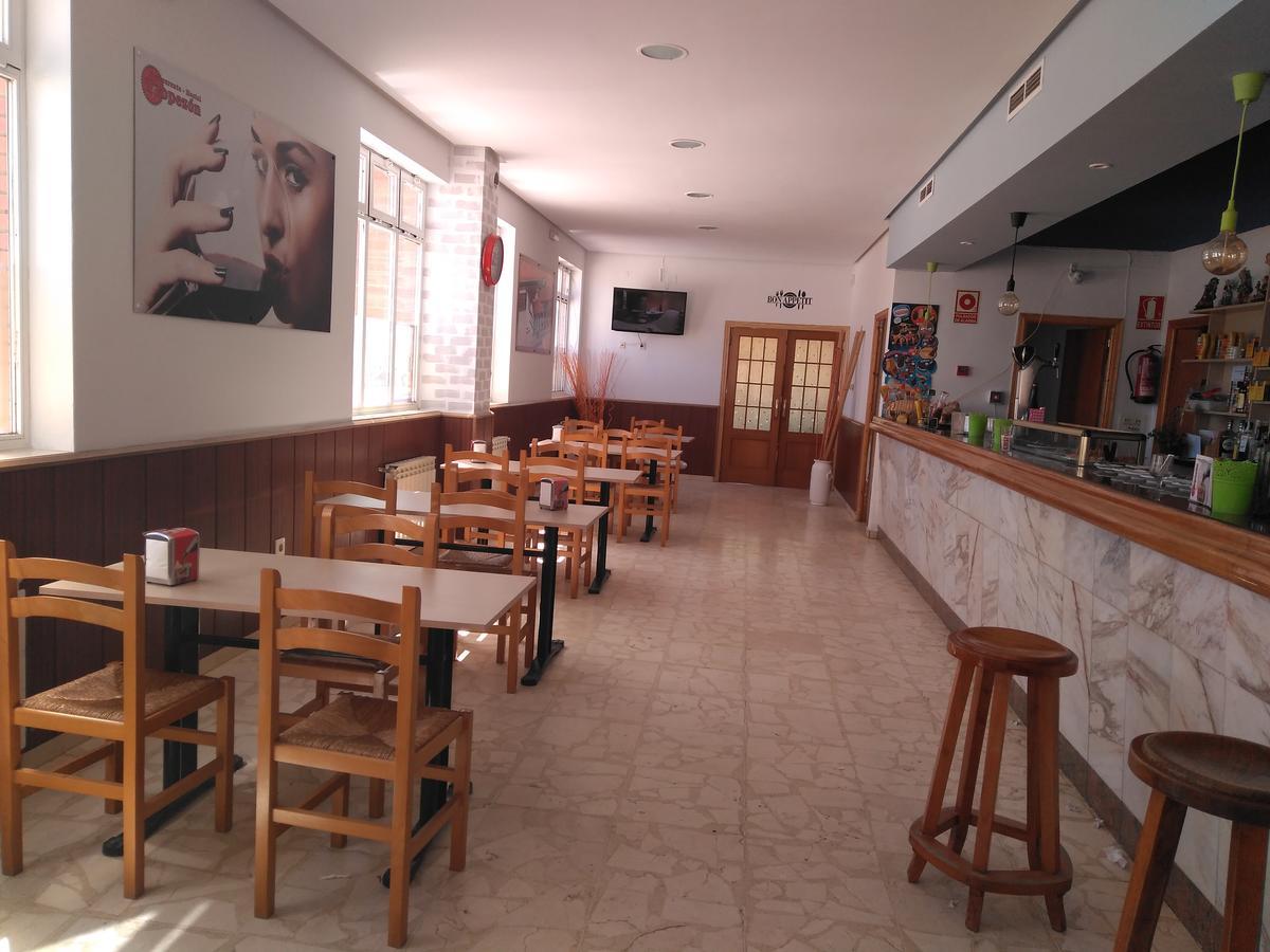 Hostal El Tropezon Matallana de Valmadrigal Екстериор снимка