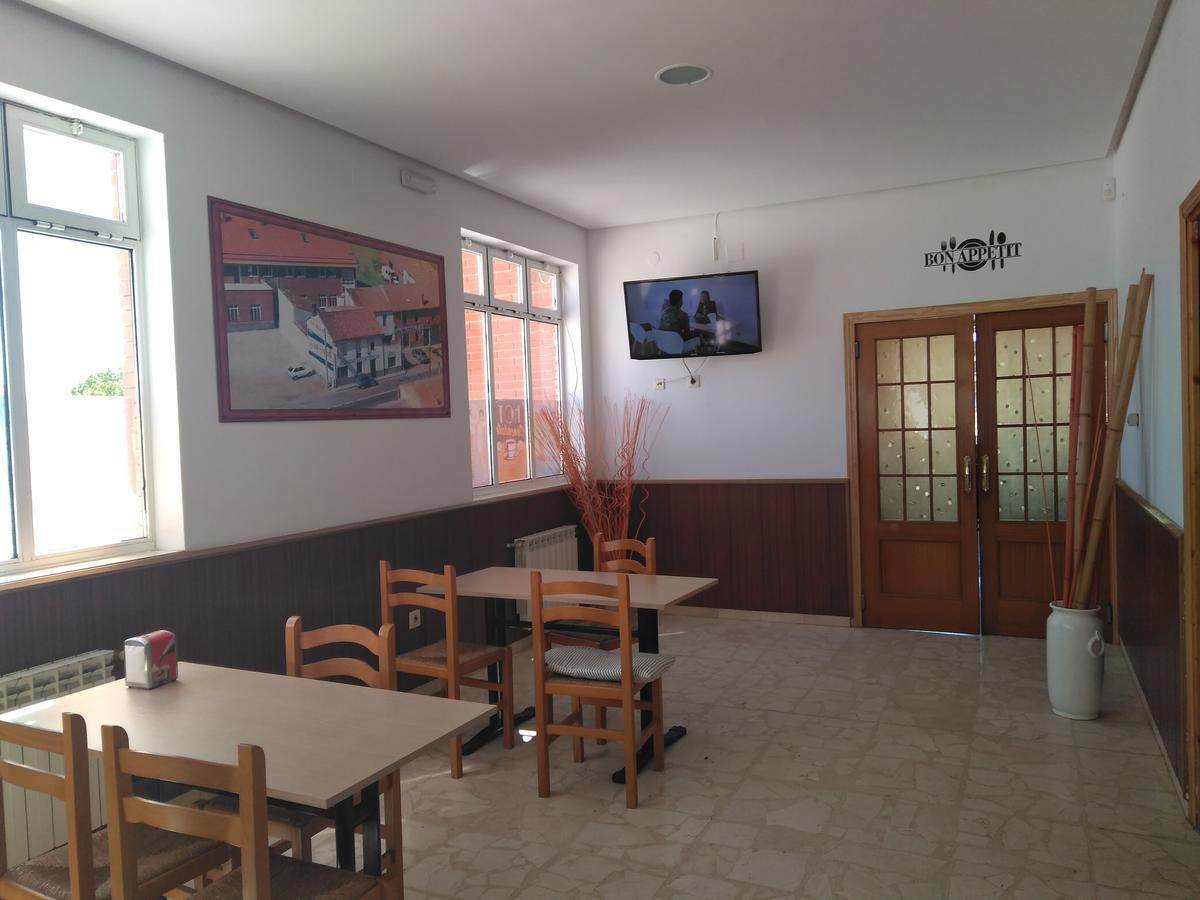 Hostal El Tropezon Matallana de Valmadrigal Екстериор снимка
