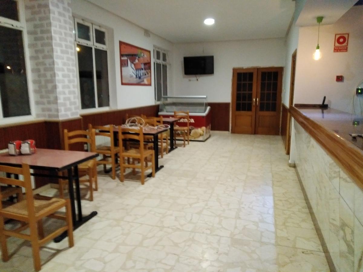 Hostal El Tropezon Matallana de Valmadrigal Екстериор снимка